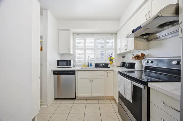 21 Replin RD #40, Toronto C04, ON M6A 2M8