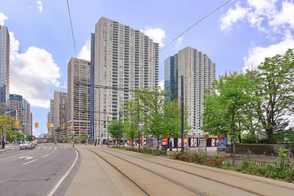 77 Harbour SQ #504, Toronto C01, ON M5J 2S2