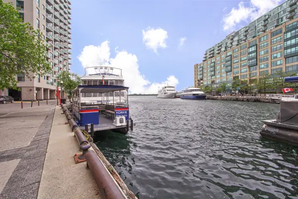 77 Harbour SQ #504, Toronto C01, ON M5J 2S2