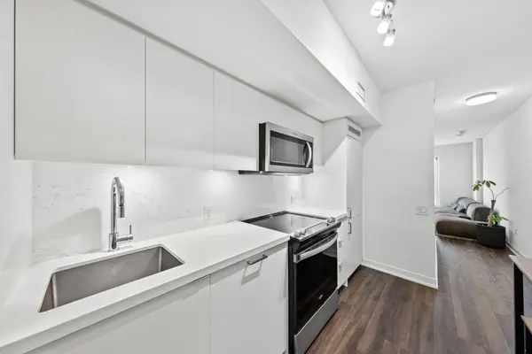 500 Wilson AVE #915, Toronto C06, ON M3H 0E5
