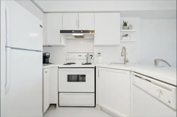 140 Bathurst ST #803, Toronto C01, ON M5V 3N8