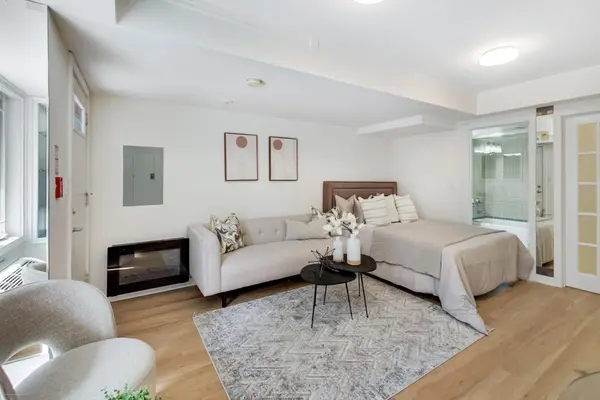 21 Earl ST #L1, Toronto C08, ON M4Y 3C8