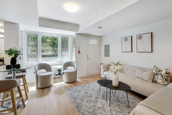 21 Earl ST #L1, Toronto C08, ON M4Y 3C8
