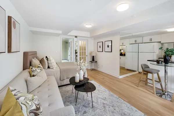 21 Earl ST #L1, Toronto C08, ON M4Y 3C8