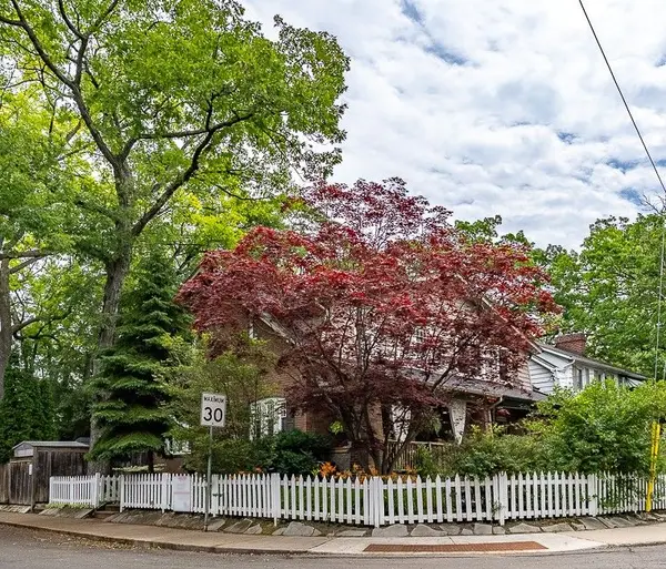 69 Keystone AVE, Toronto E02, ON M4C 1H5