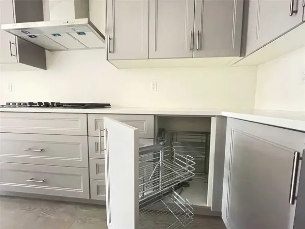 33 Macpherson ST, Whitby, ON L1P 0N4