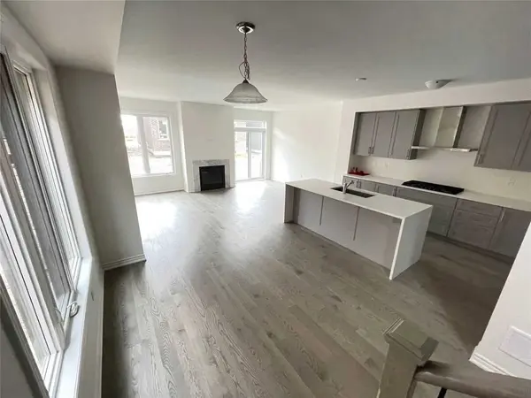 33 Macpherson ST, Whitby, ON L1P 0N4