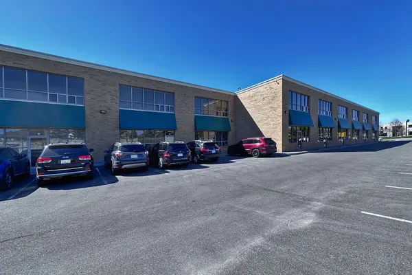 411 Confederation Pkwy #7, Vaughan, ON L4K 3P7