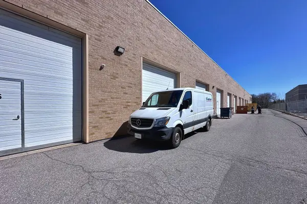 411 Confederation Pkwy #7, Vaughan, ON L4K 3P7