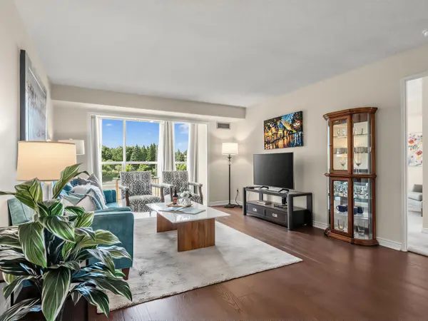 1 Clark AVE #612, Vaughan, ON L4J 7Y6