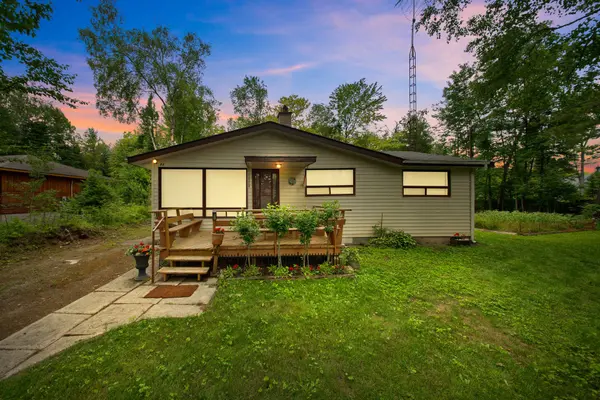 42 55th ST S, Wasaga Beach, ON L9Z 1W9