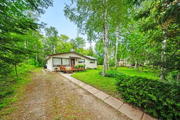 42 55th ST S, Wasaga Beach, ON L9Z 1W9