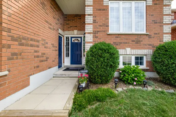 11 Revelstoke CT, Barrie, ON L4N 8X7