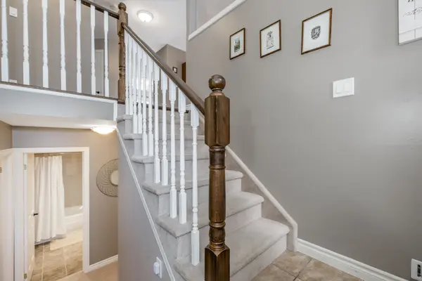 11 Revelstoke CT, Barrie, ON L4N 8X7