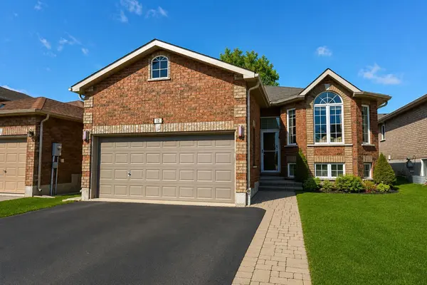 12 White CRES, Barrie, ON L4N 7M1