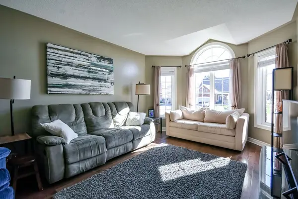12 White CRES, Barrie, ON L4N 7M1