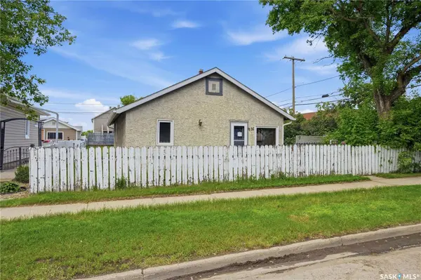916 Iroquois STREET W, Moose Jaw, SK S6H 5B6