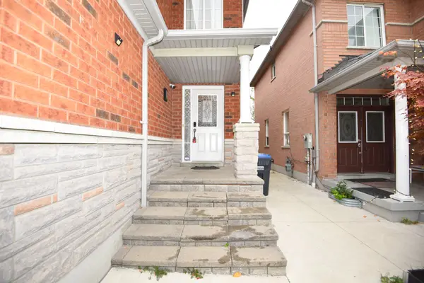 521 Navigator DR, Mississauga, ON L5W 1P5