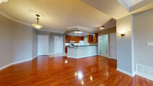 3351 Cawthra RD #402, Mississauga, ON L5A 4N5
