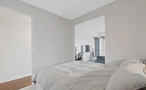165 Legion RD N #1823, Toronto W06, ON M8Y 0B3