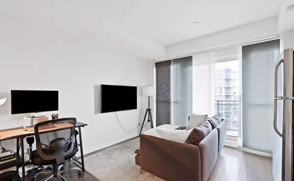 165 Legion RD N #1823, Toronto W06, ON M8Y 0B3