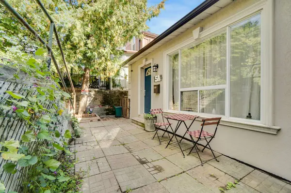 5A Dynevor RD, Toronto W03, ON M6E 3W7