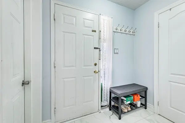 6 Stalbridge AVE, Brampton, ON L6Y 4H1