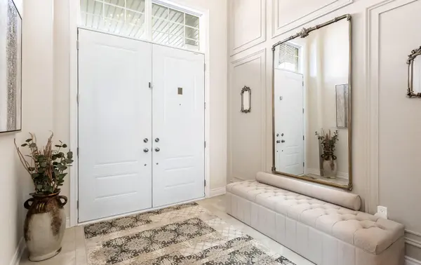 10 Settlers RD E, Oakville, ON L6H 0Y8