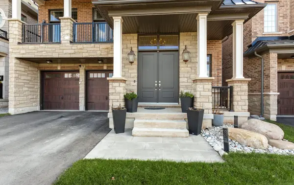 10 Settlers RD E, Oakville, ON L6H 0Y8