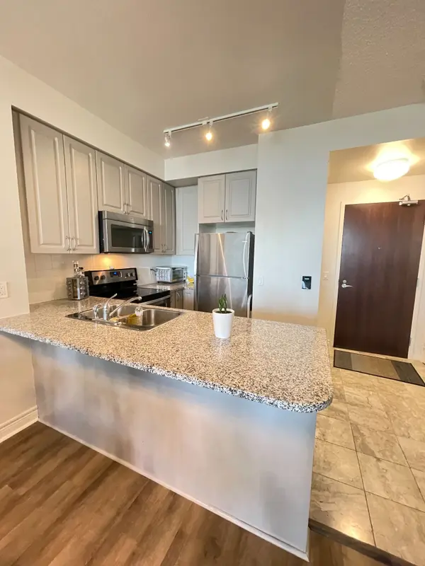 339 Rathburn RD W #2312, Mississauga, ON L5B 0K6