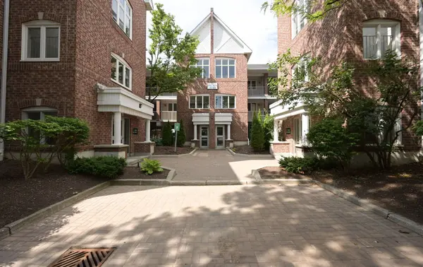 65 Bristol RD E #223, Mississauga, ON L4Z 3P1