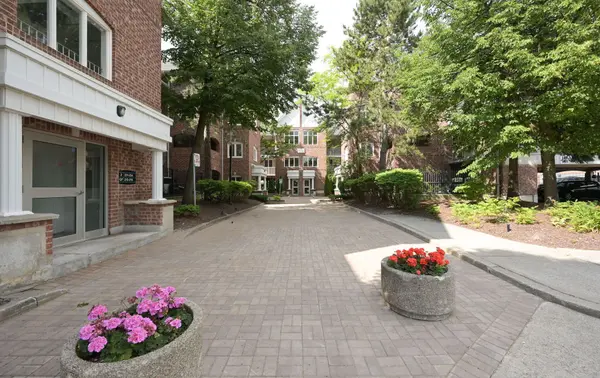 65 Bristol RD E #223, Mississauga, ON L4Z 3P1