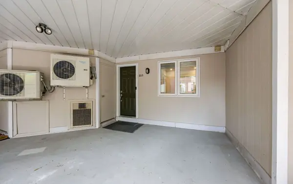65 Bristol RD E #223, Mississauga, ON L4Z 3P1