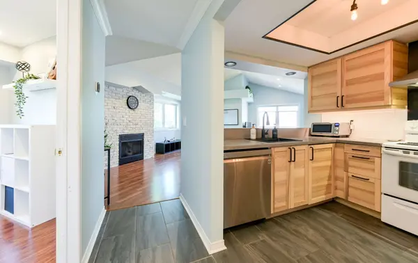 65 Bristol RD E #223, Mississauga, ON L4Z 3P1