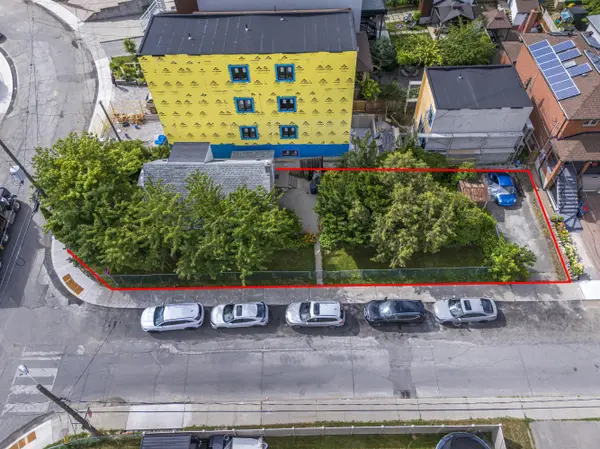 48 Ennerdale RD, Toronto W03, ON M6E 4C3