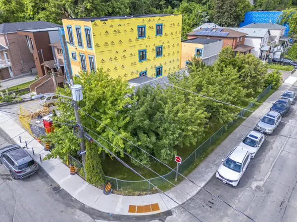 48 Ennerdale RD, Toronto W03, ON M6E 4C3