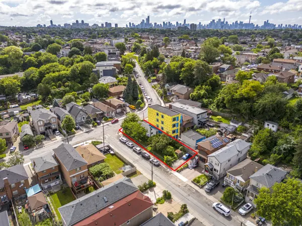 48 Ennerdale RD, Toronto W03, ON M6E 4C3