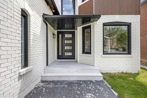 2666 Burnford TRL, Mississauga, ON L5M 5E1