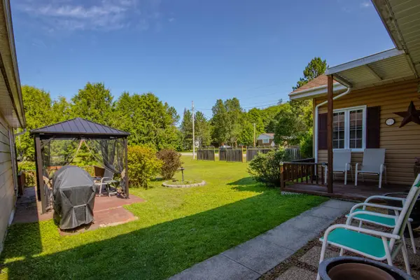 121 Sandhill DR, Madawaska Valley, ON K0J 1B0