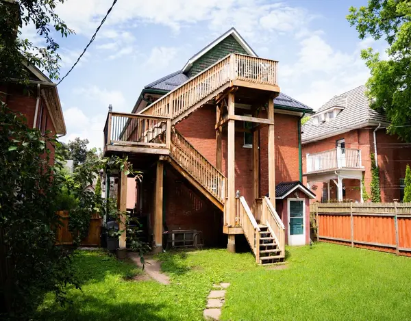 1306 Monaghan RD, Peterborough, ON K9J 5M1