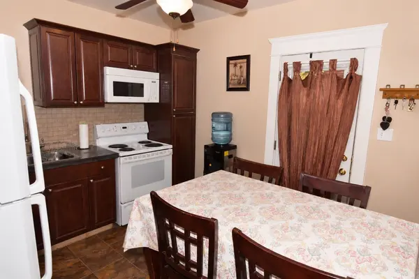 1306 Monaghan RD, Peterborough, ON K9J 5M1