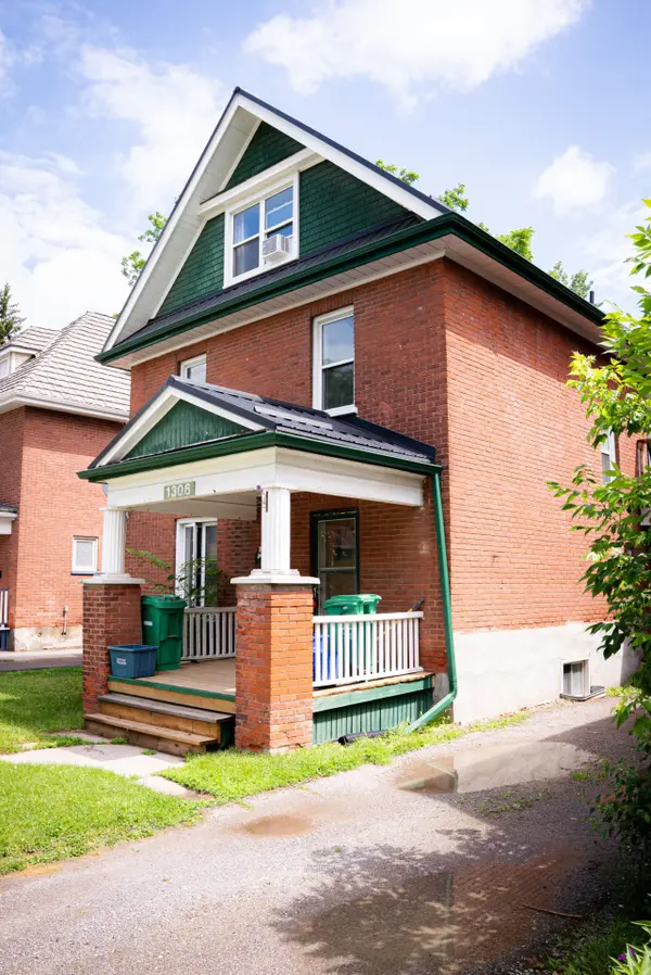 1306 Monaghan RD, Peterborough, ON K9J 5M1