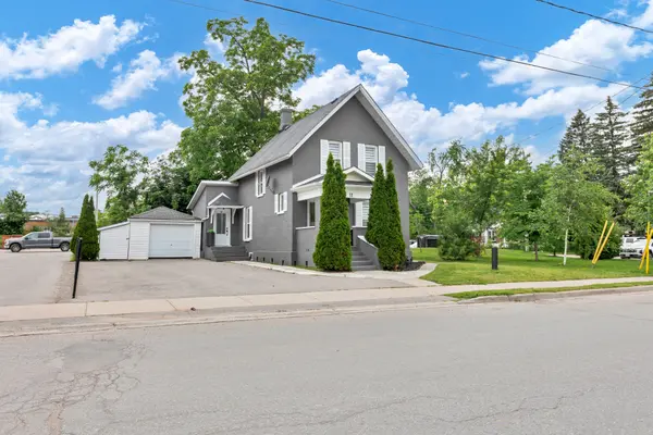 11 Albert ST N, Kawartha Lakes, ON K9V 4J3