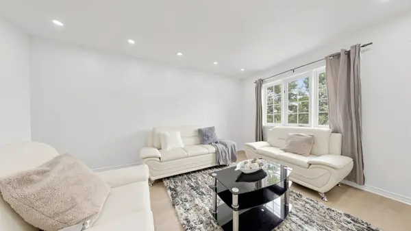 700 Champlain BLVD #2, Cambridge, ON N1R 8K1