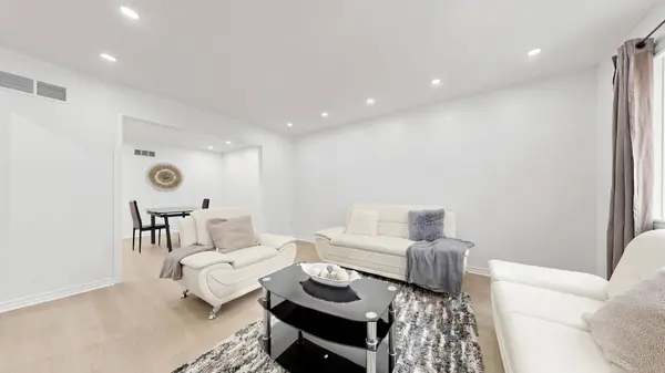 700 Champlain BLVD #2, Cambridge, ON N1R 8K1