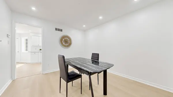 700 Champlain BLVD #2, Cambridge, ON N1R 8K1