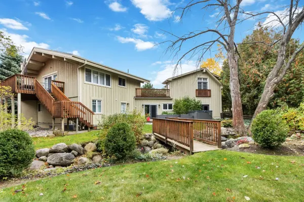 156 Chamonix CRES, Blue Mountains, ON L9Y 0S7
