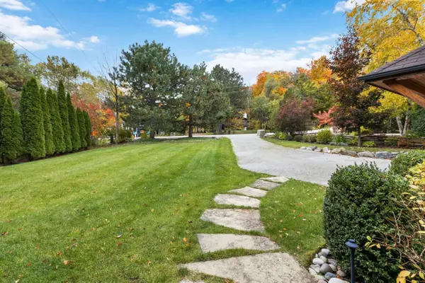 156 Chamonix CRES, Blue Mountains, ON L9Y 0S7
