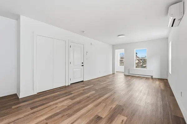 4876 Simcoe ST #3, Niagara Falls, ON L2E 1V9