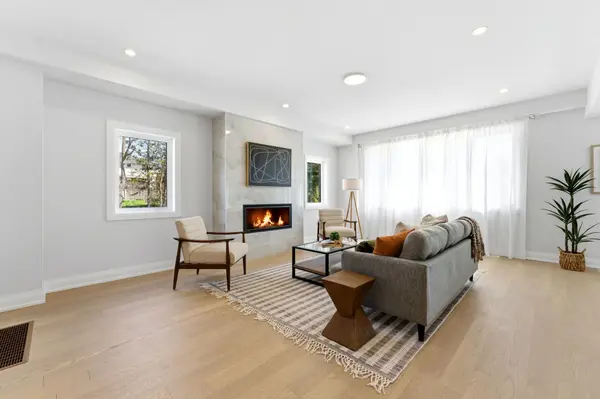 23 Woodvalley CT, Hamilton, ON L9B 2S7